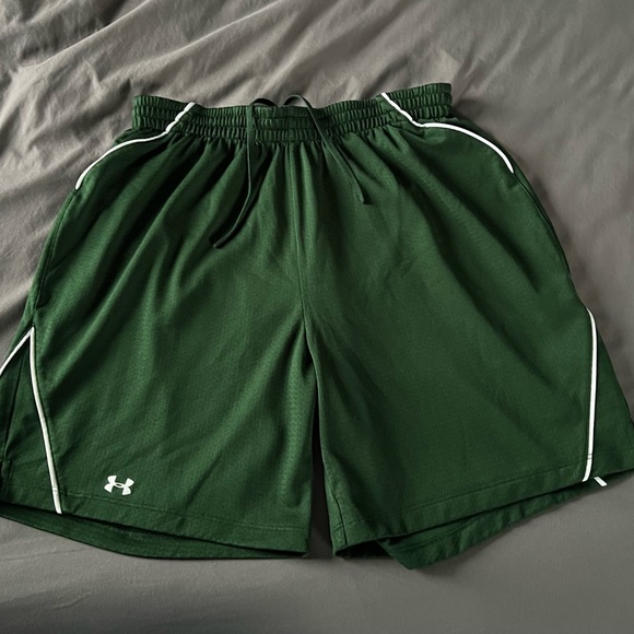 Women’s Medium Under Armour Shorts. EUC - Picture 3 of 7